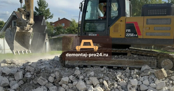 Демонтаж дома в поселке Голубое недорого и быстро